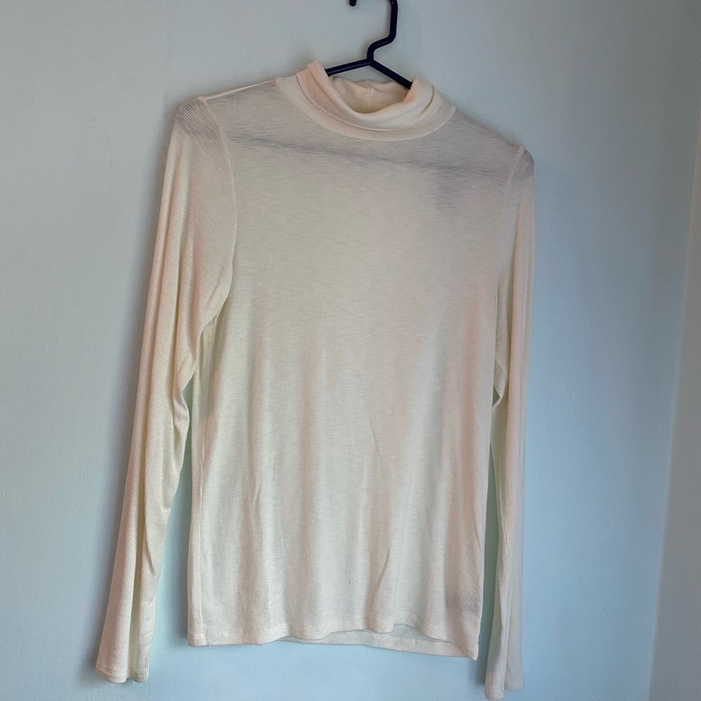 American Eagle cream turtle neck